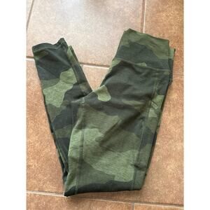 Aerie Offline The Hugger hi-rise camo print leggings size medium